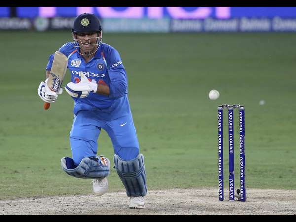 ಬ್ಯಾಟಿಂಗ್ನಲ್ಲಿ ಧೋನಿ ಕಳಪೆಯಾಟ