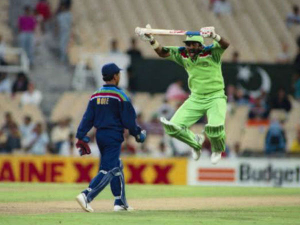ಮಿಯಾಂದಾದ್ vs ಕಿರಣ್ ಮೋರೆ