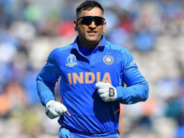 ಚಾಣಾಕ್ಷತೆಗೆ ಧೋನಿ ಹೆಸರುವಾಸಿ: