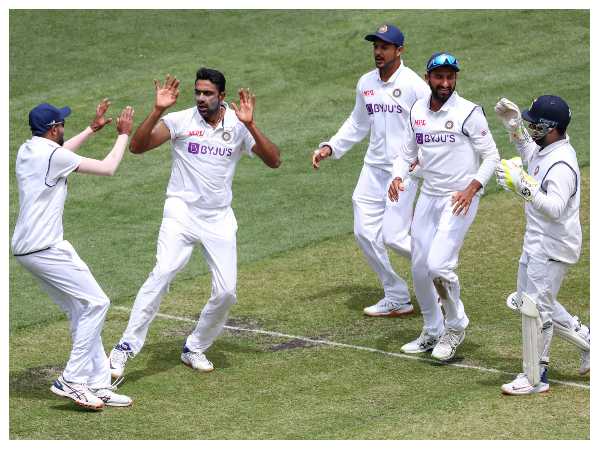 ವಿಕೆಟ್ ಪಡೆದ ಸಾಧನೆ