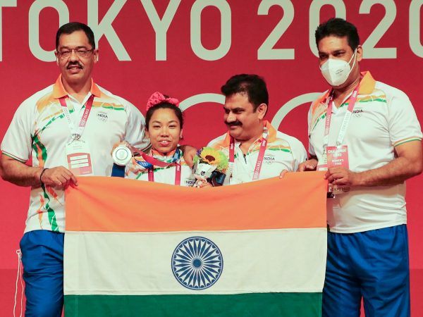 150 ಟ್ರಕ್ ಡ್ರೈವರ್ಗಳಿಗೆ ಸನ್ಮಾನಿಸಿದ ಚಾನು