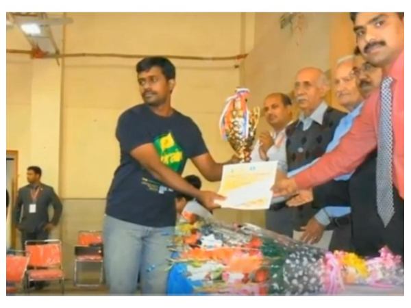 ಮೈಸೂರಿನಲ್ಲಿ ಚೆಸ್ ಅಕಾಡೆಮಿ ನಡೆಸುತ್ತಿರುವ ಅಜಿತ್