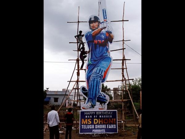 41 ಅಡಿ ಕಟ್ ಔಟ್ ನಿಲ್ಲಿಸಿದ ಅಭಿಮಾನಿಗಳು