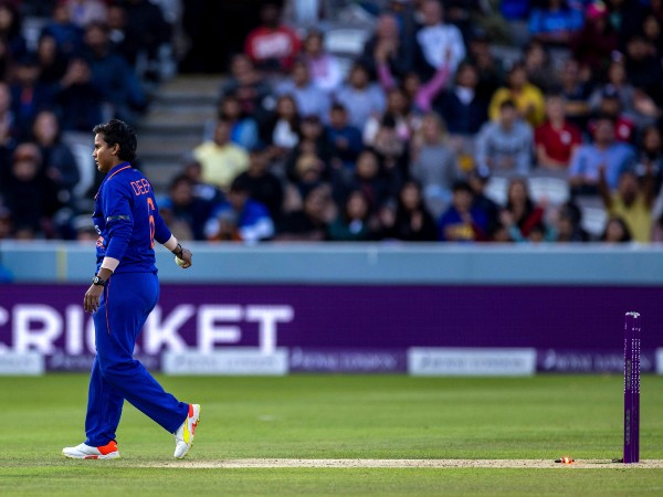 ದೀಪ್ತಿ ಶರ್ಮಾ vs ಚಾರ್ಲಿ ಡೀನ್