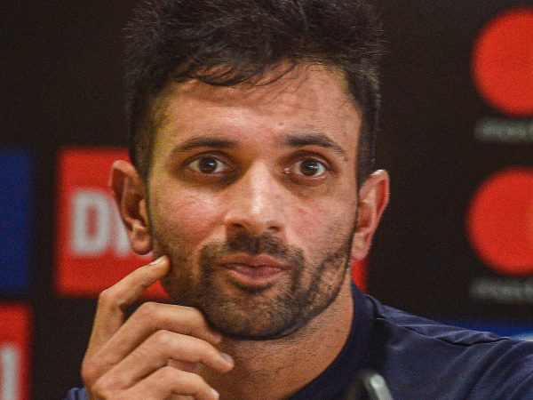ತಬ್ರೈಜ್ ಶಮ್ಸಿ ಎಂಟು ಓವರ್ಗಳಲ್ಲಿ 89 ರನ್ ನೀಡಿ 1 ವಿಕೆಟ್