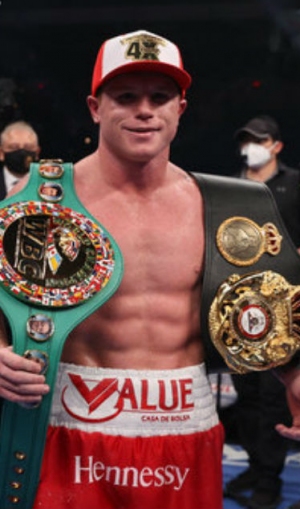 ಬಾಕ್ಸಿಂಗ್ ರಿಂಗ್‌ನಲ್ಲೊಂದು ರೋಚಕ ಕದನ: ಕಾಲಮ್ ಸ್ಮಿತ್ ವಿರುದ್ಧ ಗೆದ್ದು ಬೀಗಿದ ಅಲ್ವರೇಜ್