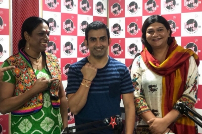 ತೃತೀಯಲಿಂಗಿಗಳಿಂದ ರಾಖಿ ಕಟ್ಟಿಸಿಕೊಂಡ ಗಂಭೀರ್ ತೃತೀಯಲಿಂಗಿಗಳಿಂದ ರಾಖಿ ಕಟ್ಟಿಸಿಕೊಂಡ ಗಂಭೀರ್